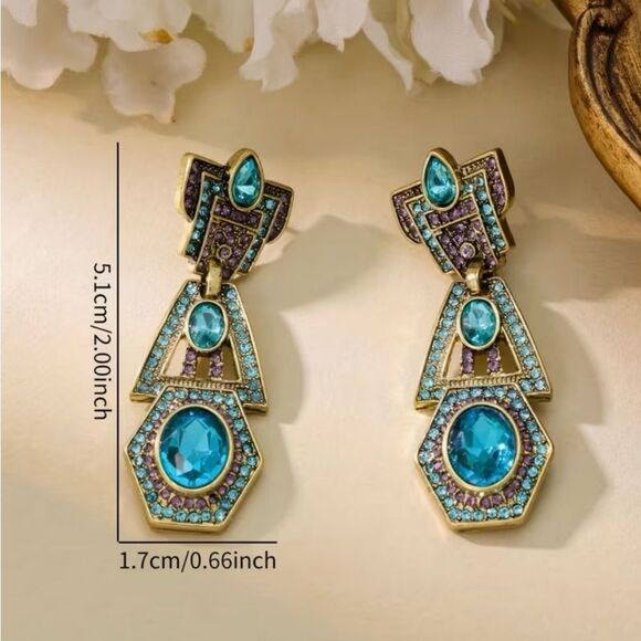 🩵 Heidi DAUS Elegant Gold and Blue Crystal Geometric Earrings 🩵 - Picture 3 of 12